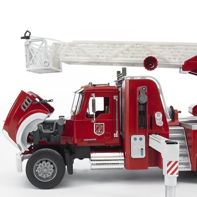 Camião bombeiros Bruder Mack Granite Fire Engine Truck (Escala 1:16)