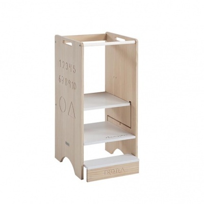 Torre de aprendizagem de madeira natural com prateleiras brancas e gaveta inferior