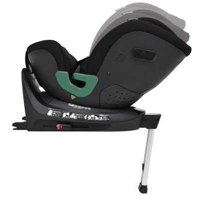 Cadeira auto para bebé preta com suporte metálico em fundo branco