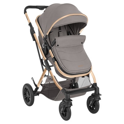 Carrinho de bebé cinzento com estrutura dourada e rodas pretas