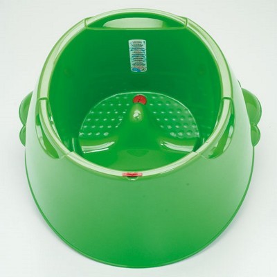 Bacia verde de plástico para massagem nos pés com textura e etiqueta interna