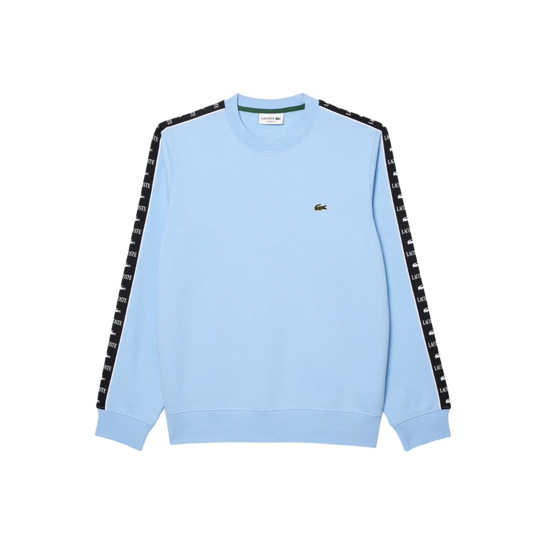 Sweatshirt azul clara com fitas pretas com logótipo branco nas mangas e crocodilo verde bordado no peito esquerdo