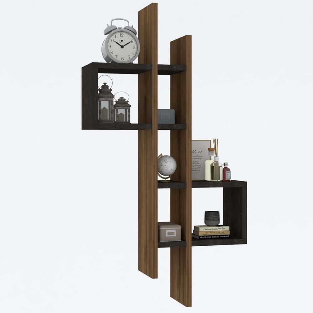 Estante de parede moderna em madeira com vários objetos decorativos