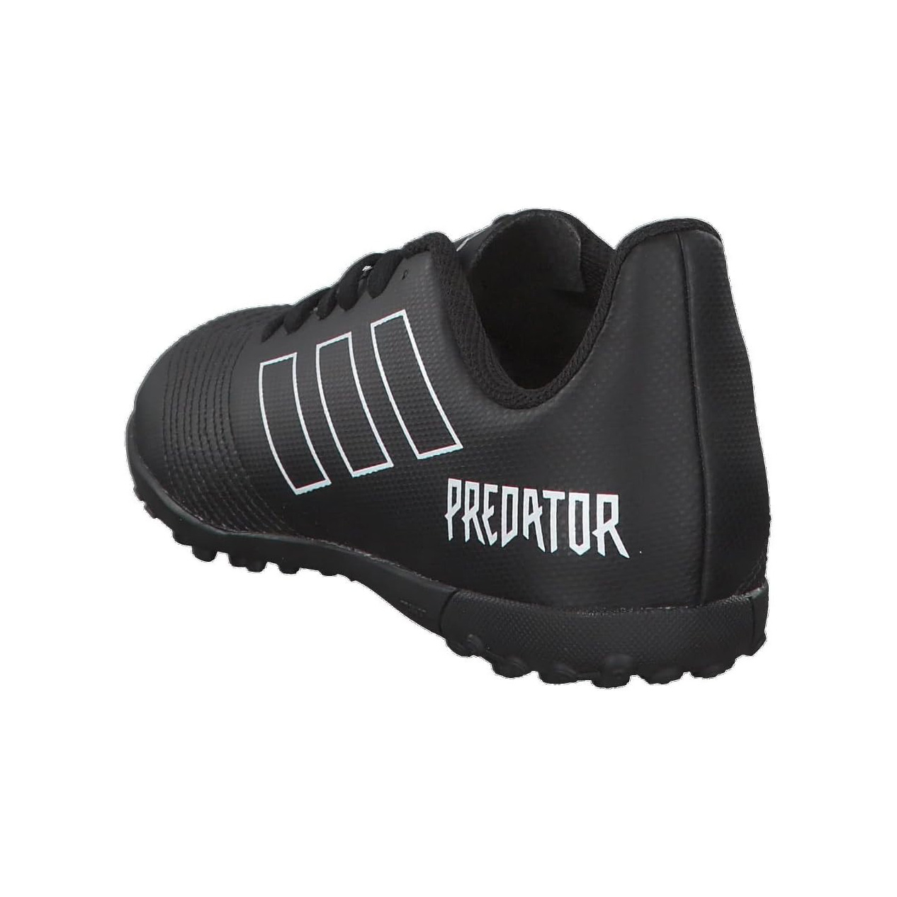 Ténis de futebol preto com riscas brancas e texto PREDATOR