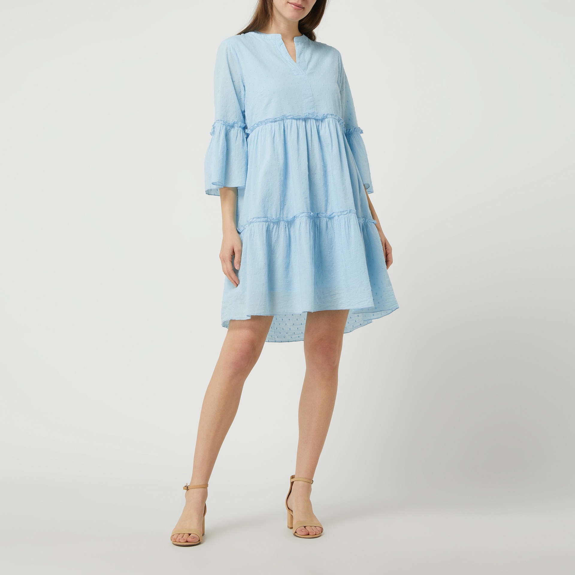 Vestido feminino azul claro com mangas 3/4 e decote em V