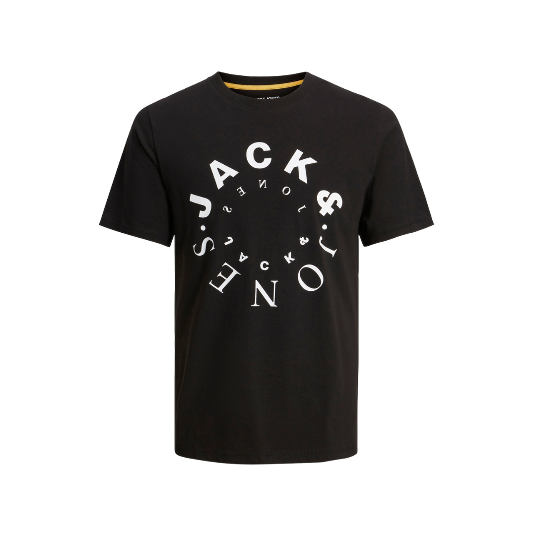 T-shirt preta com texto branco em círculo