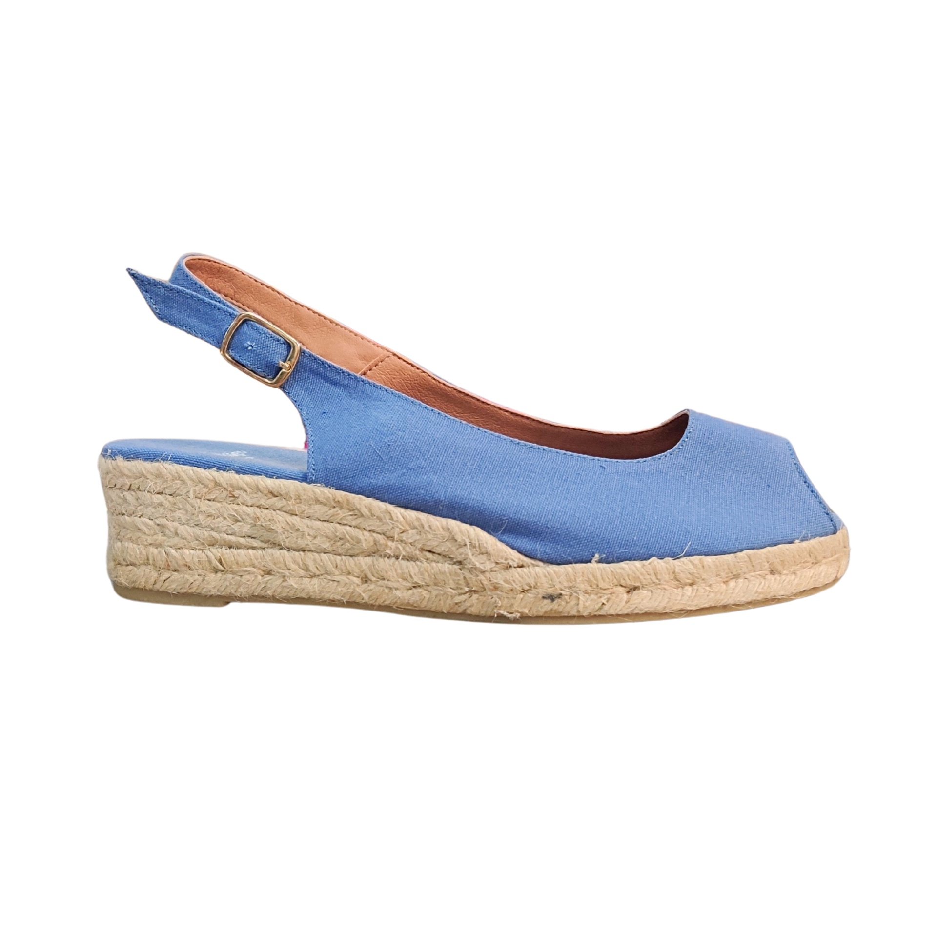 Sandália azul com salto de corda trançada e tira traseira com fivela