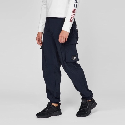 Calças cargo azul-escuras com bolsos grandes e etiqueta TIMBERLAKE HILFIGER