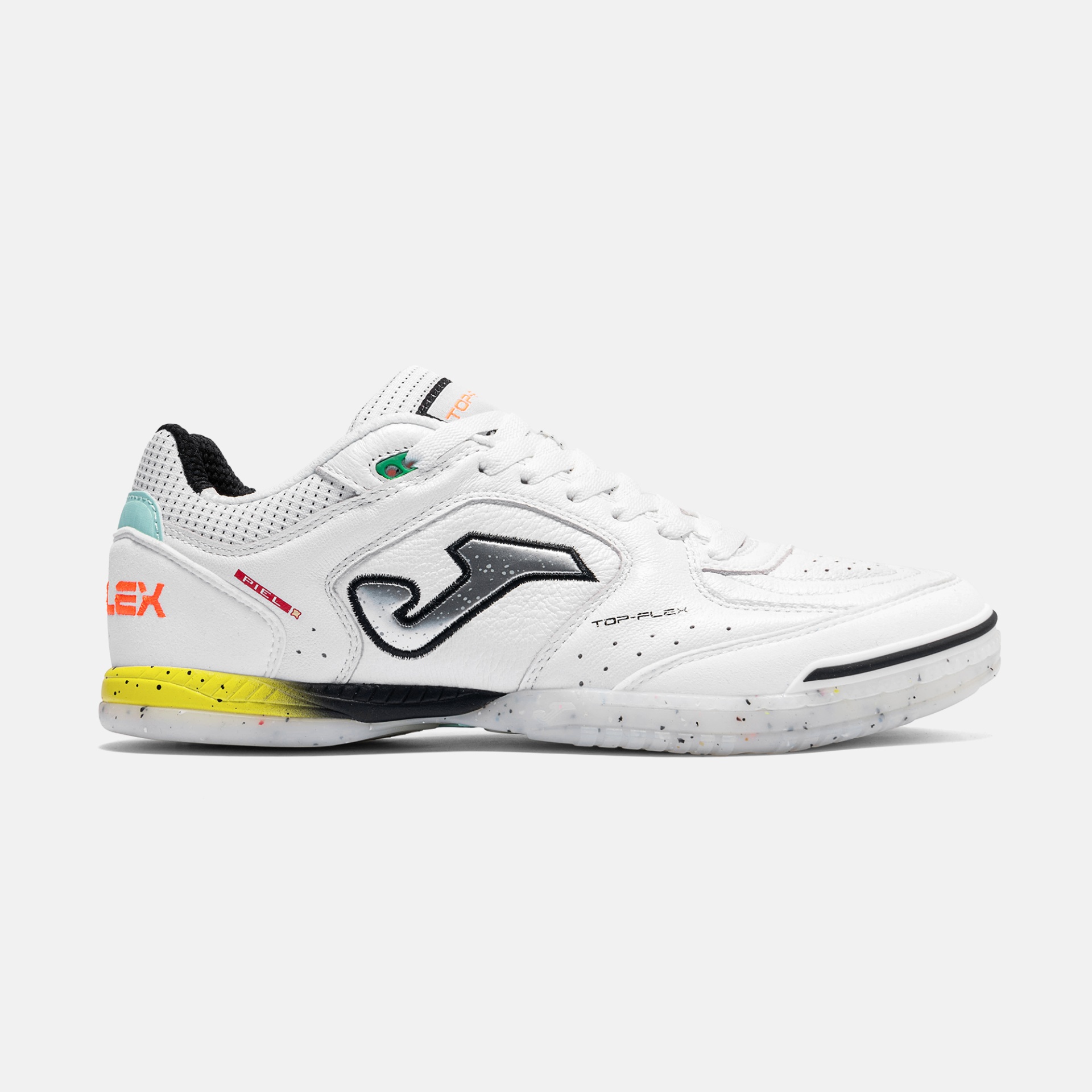 Ténis desportivos brancos com detalhes a cores e logótipos visíveis.