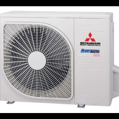 Unidade exterior de ar condicionado Mitsubishi, branca, com hélice e logótipos