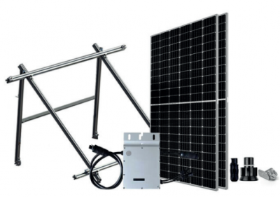 Painel solar preto com suporte metálico e acessórios