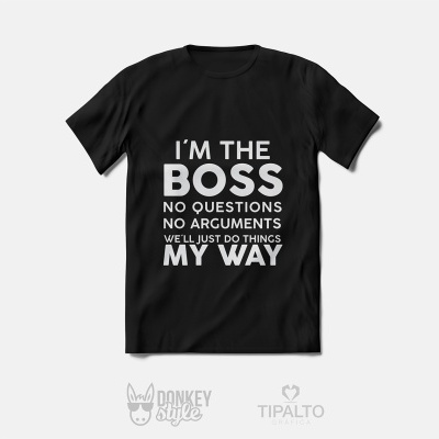 T-shirt preta com texto branco I'M THE BOSS NO QUESTIONS NO ARGUMENTS WE'LL JUST DO THINGS MY WAY