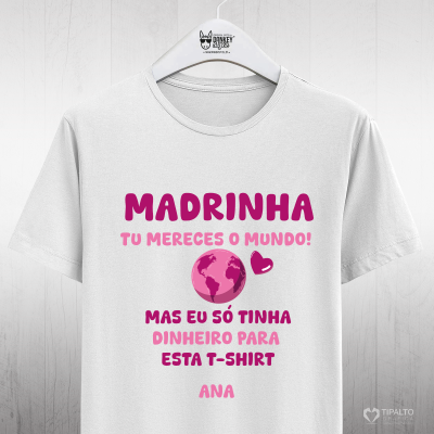T-shirt branca com texto rosa e vermelho e imagem do globo terrestre e coração