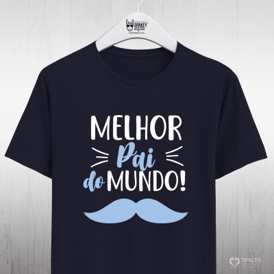 T-shirt preta com texto e bigode azul claro