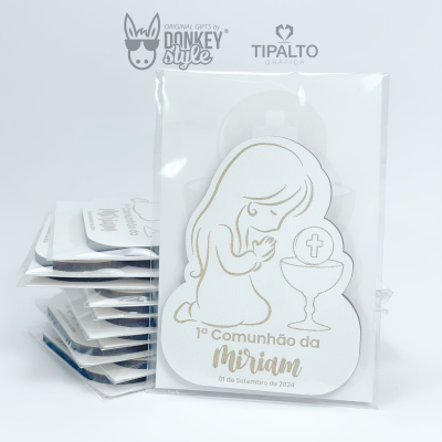 Cartões para 1ª Comunhão da Miriam com desenho e texto em branco e dourado