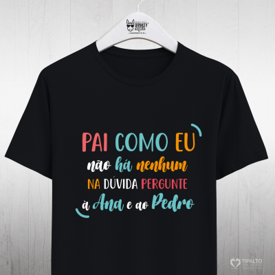 T-shirt preta com texto colorido em português pendurada num cabide branco