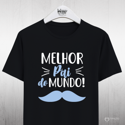 T-shirt preta com texto 