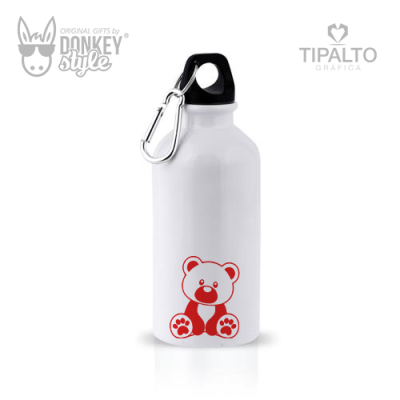 Garrafa metálica branca com urso vermelho e tampa preta com mosquetão