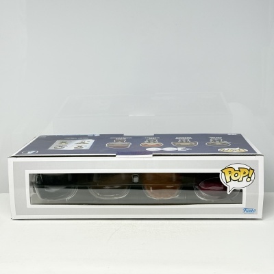 Caixa com quatro figuras Funko Pop! visíveis pela janela transparente