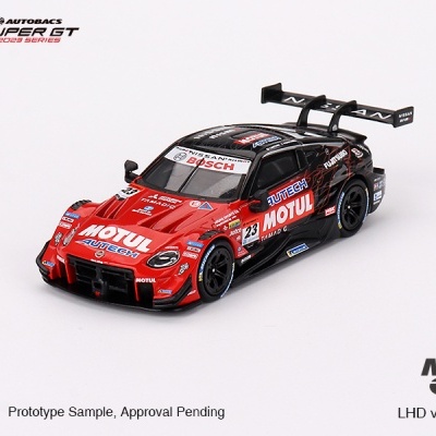Miniatura carro de corrida vermelha e preta com patrocínios MOTUL e AUTECH