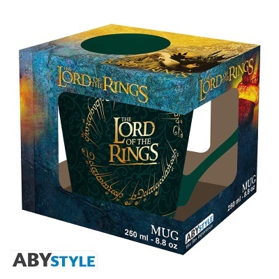 Caneca The Lord of the Rings verde com texto dourado e escrita élfica em caixa azul