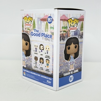 Caixa Funko Pop! Television Tahani Al-Jamil número 957 com imagem da figura em roupa azul claro