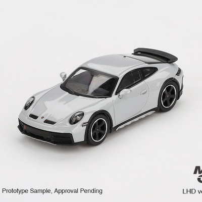 Miniatura de carro desportivo cinza prateado com detalhes pretos e texto em fundo branco