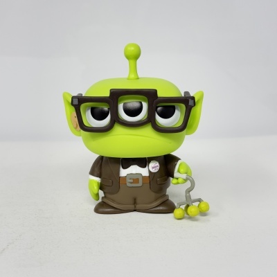 Figura Funko Pop alienígena verde com três olhos e óculos pretos