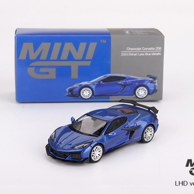 Miniatura de Chevrolet Corvette Z06 azul metálico com caixa azul e cinzenta