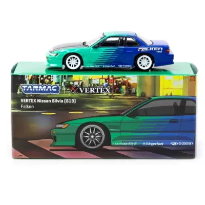 Miniatura de carro Nissan Silvia S13 azul e verde em cima de caixa com imagem do carro e texto