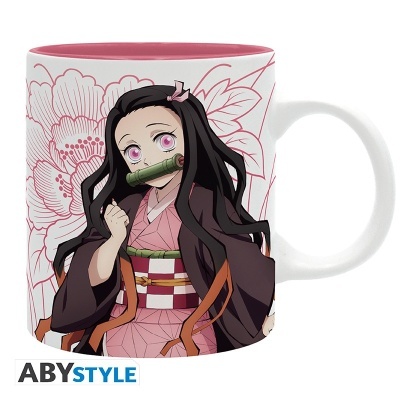 Caneca branca com personagem de anime com roupa rosa e preta e interior rosa