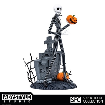 Figura decorativa de esqueleto com abóboras e lápides em base temática de Halloween