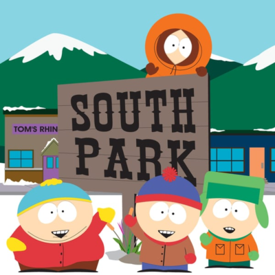 Personagens animados de South Park com roupa colorida e placa 'SOUTH PARK' em ambiente com montanhas.