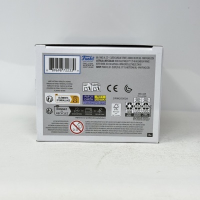 Embalagem branca com etiquetas, código de barras e instruções de reciclagem Funko