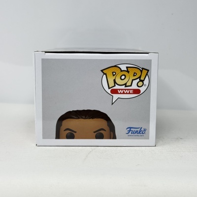 Caixa branca Funko Pop! WWE com parte da cabeça da figura visível e logótipo Funko