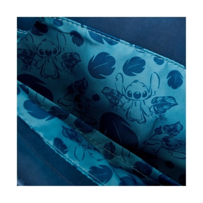 Interior azul de mala com forro padrão do Stitch e folhas