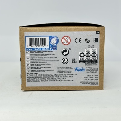 Caixa castanha com etiqueta branca e texto e símbolos relativos ao produto Funko