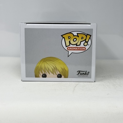 Caixa Branca Funko Pop! com personagem de cabelo loiro.