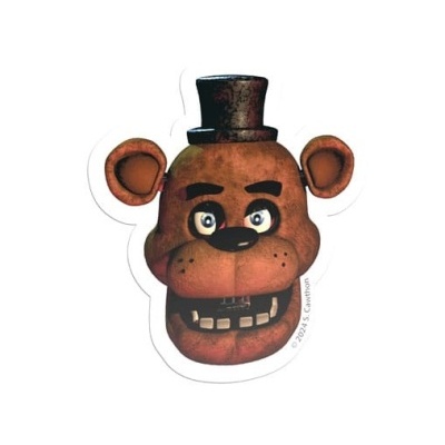 Cabeça de urso castanho com chapéu preto, expressão facial animatrônica