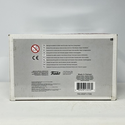 Parte traseira de embalagem branca com etiquetas e avisos multilíngues