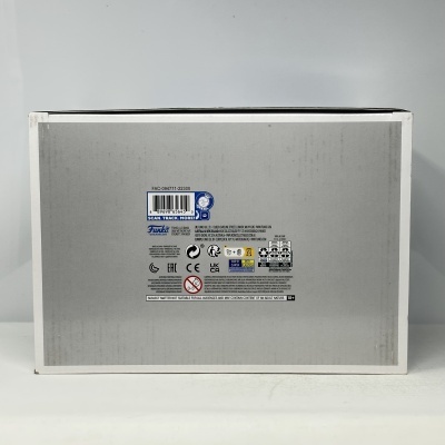 embalagem Funko cinza com código de barras e símbolos de reciclagem