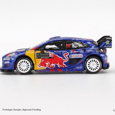 Miniatura de carro de corrida azul Ford com logos Red Bull e Castrol, em fundo branco