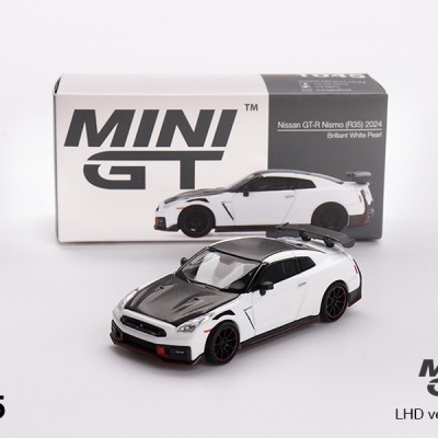 Diecast 1:64 Nissan GT-R Nismo 2024 Brilliant White Pearl  - Mini GT