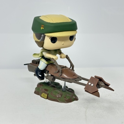 Funko Pop personagem Star Wars com mota voadora e base decorativa