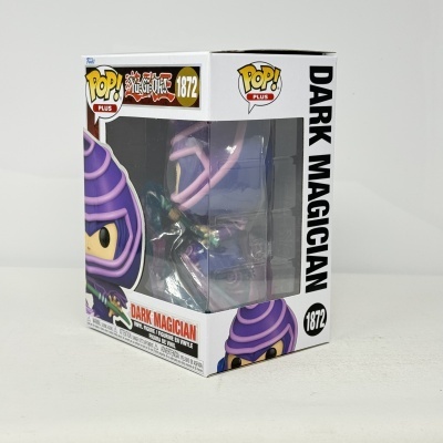 Figura POP PLUS Dark Magician do Yu-Gi-Oh! na caixa branca com janelas de plástico.