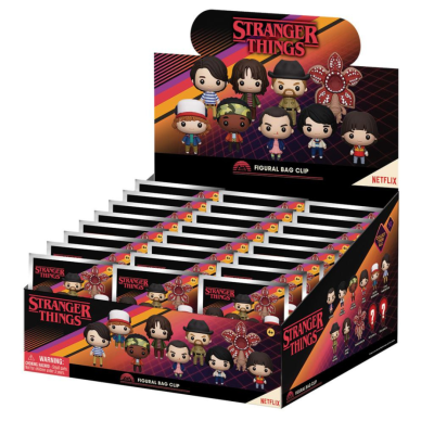 Display com caixas de clipes para sacos com figuras do Stranger Things em plástico colorido