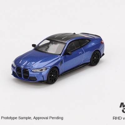 Miniatura de carro BMW azul metalizado com tejadilho preto