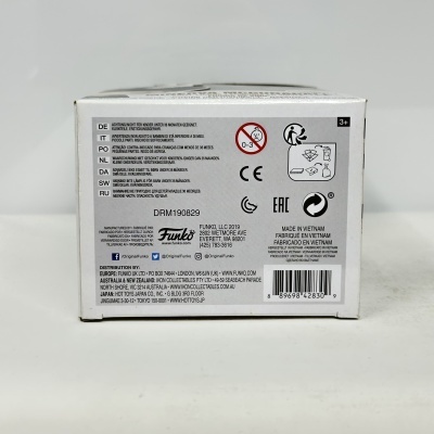 Embalagem branca de cartão da Funko com textos e símbolos em português e outras línguas.