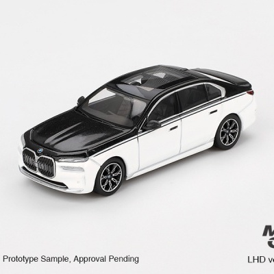 Diecast 1:64 BMW i7 xDrive60 Alpine White / Black Sapphire - Mini GT