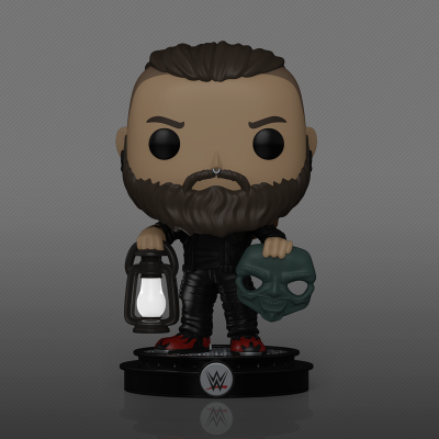 Figura colecionável tipo Funko Pop com base preta e logótipo WWE, personagem com cabelo castanho, barba espessa e segurando lanterna e máscara